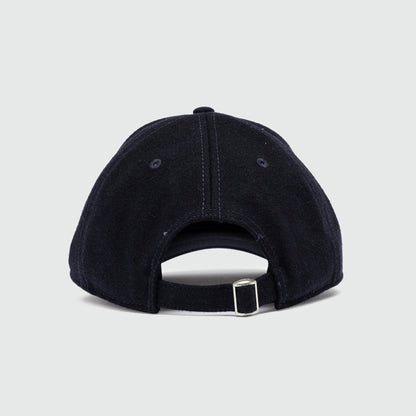 Cappello con visiera in lana