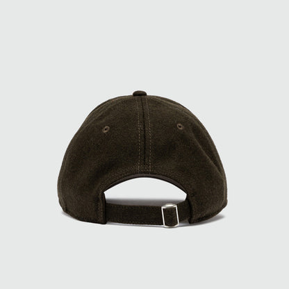 Cappello con visiera in lana verde