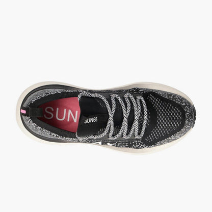 Sneakers running nera