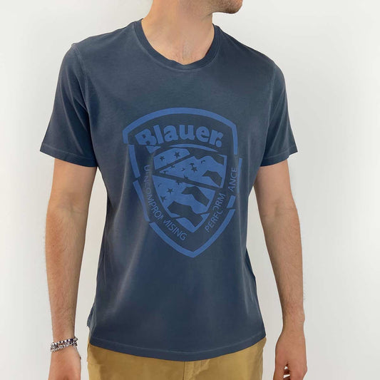 T-shirt scudo tagliato